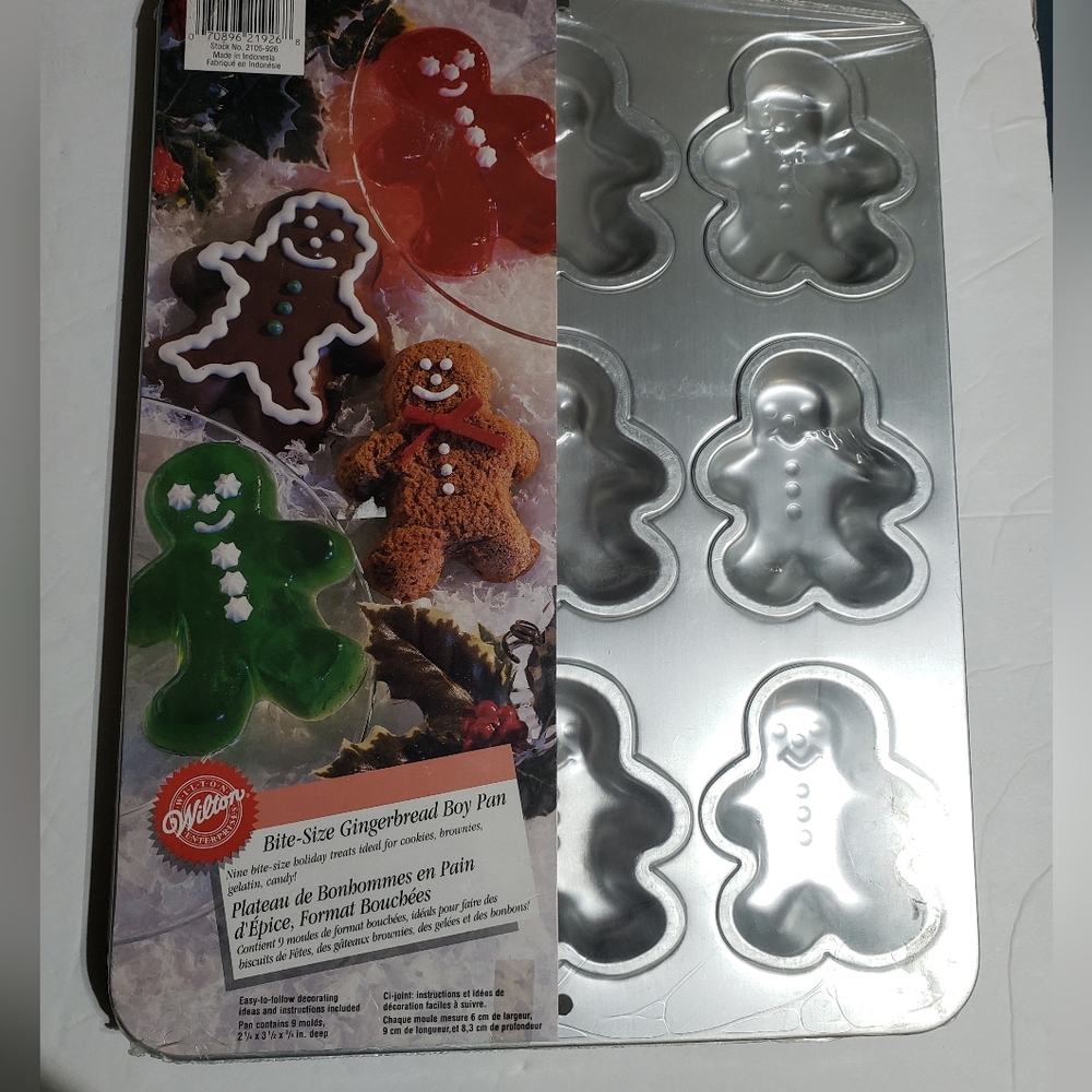 Wilton Festive Gingerbread Boy Baking Pan, NEW